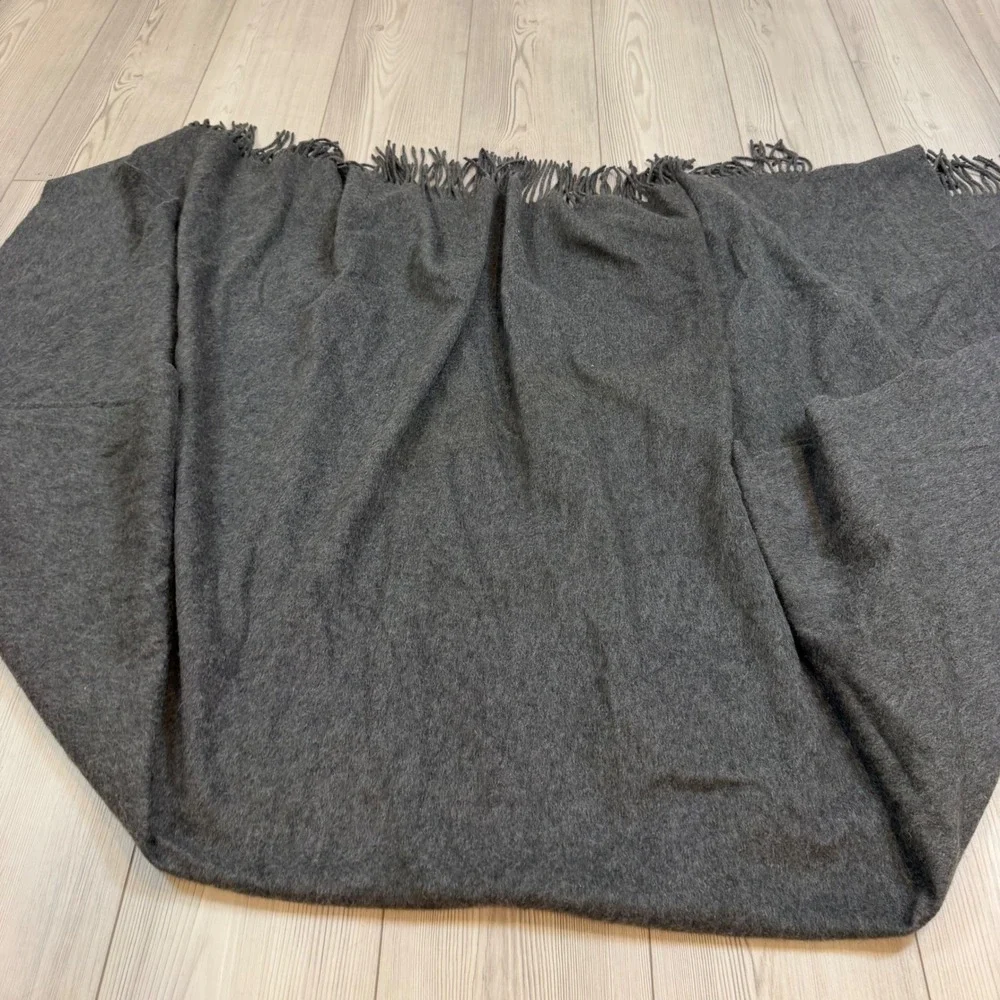 100% Cashmere Neiman Marcus Scotland Charcoal Gray Fringe Ruana Wrap Shawl Cape